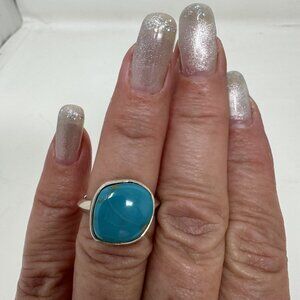 Beautiful Sterling Silver Ring with Turquoise Stone